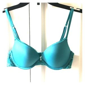 💕Sale! 2 for $15! The Radiant 32A Bra.